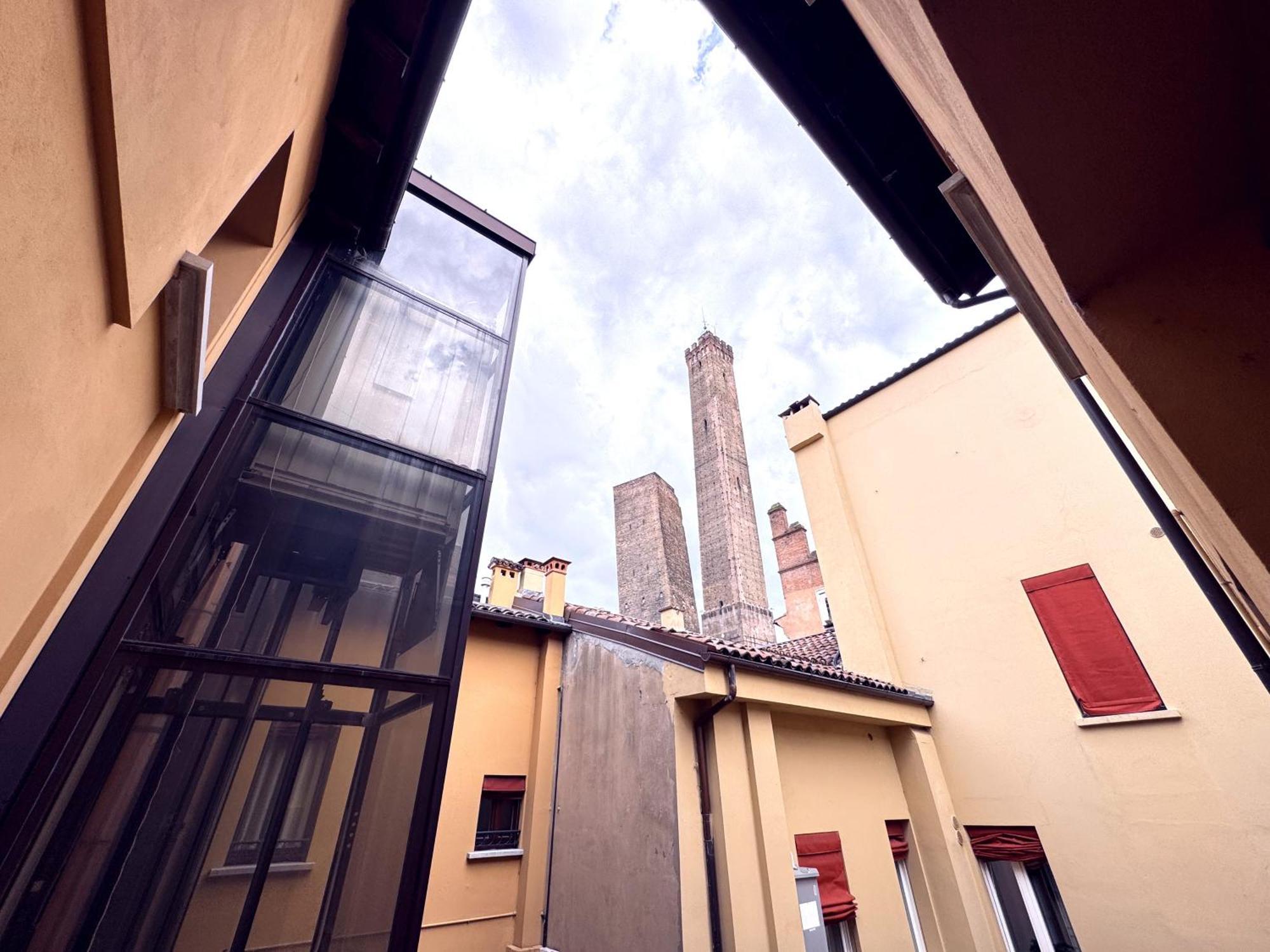 Realkasa Towers View Apartment Bologna Luaran gambar